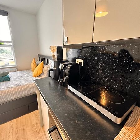Lovely Self Contained Studio Now Available Londra Dış mekan fotoğraf
