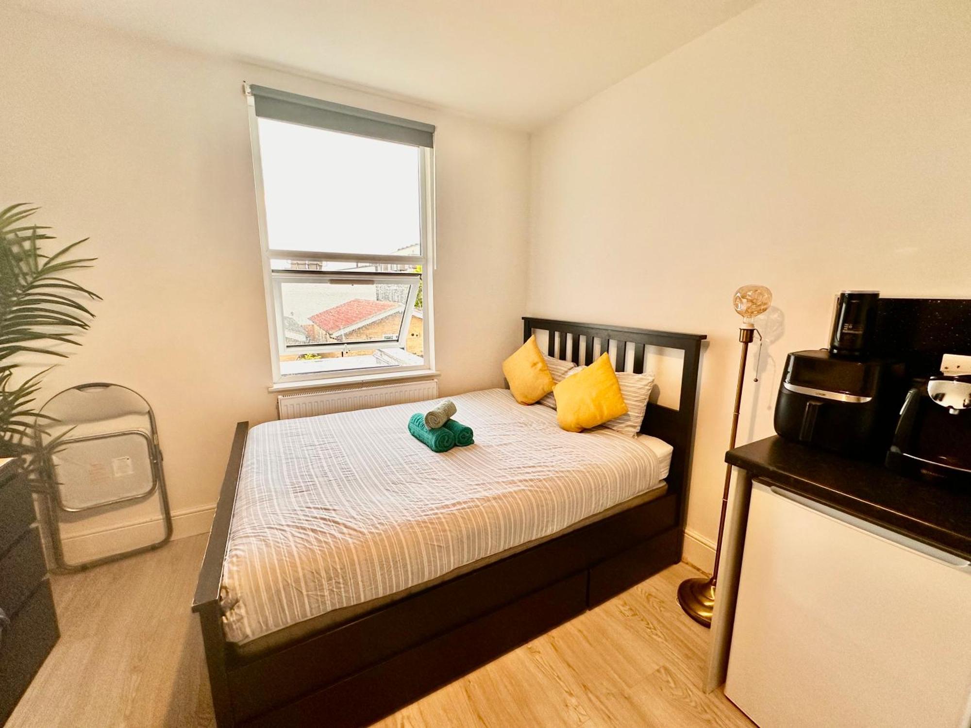 Lovely Self Contained Studio Now Available Londra Dış mekan fotoğraf